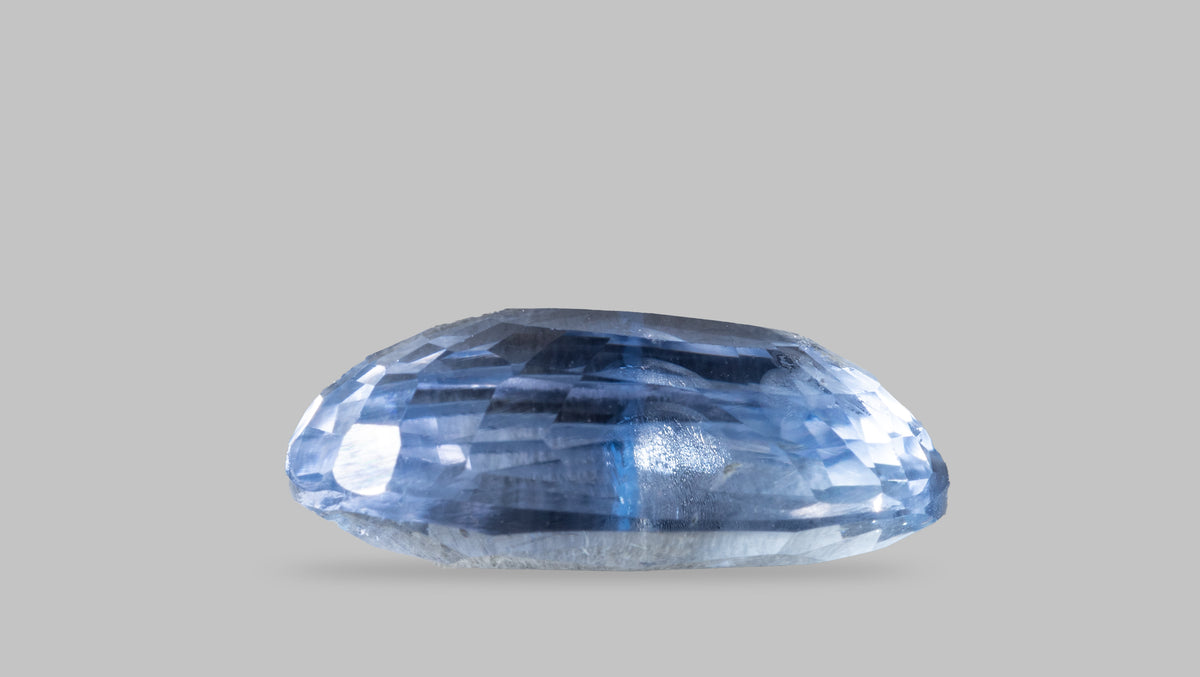 Natural Blue Sapphire 4.09 Carats / 4.49 Ratti
