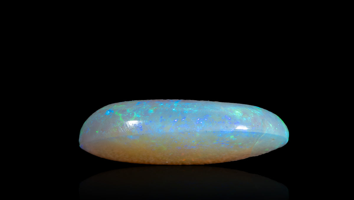 White Opal With Fire 3.67 Carats / 4.03 Ratti