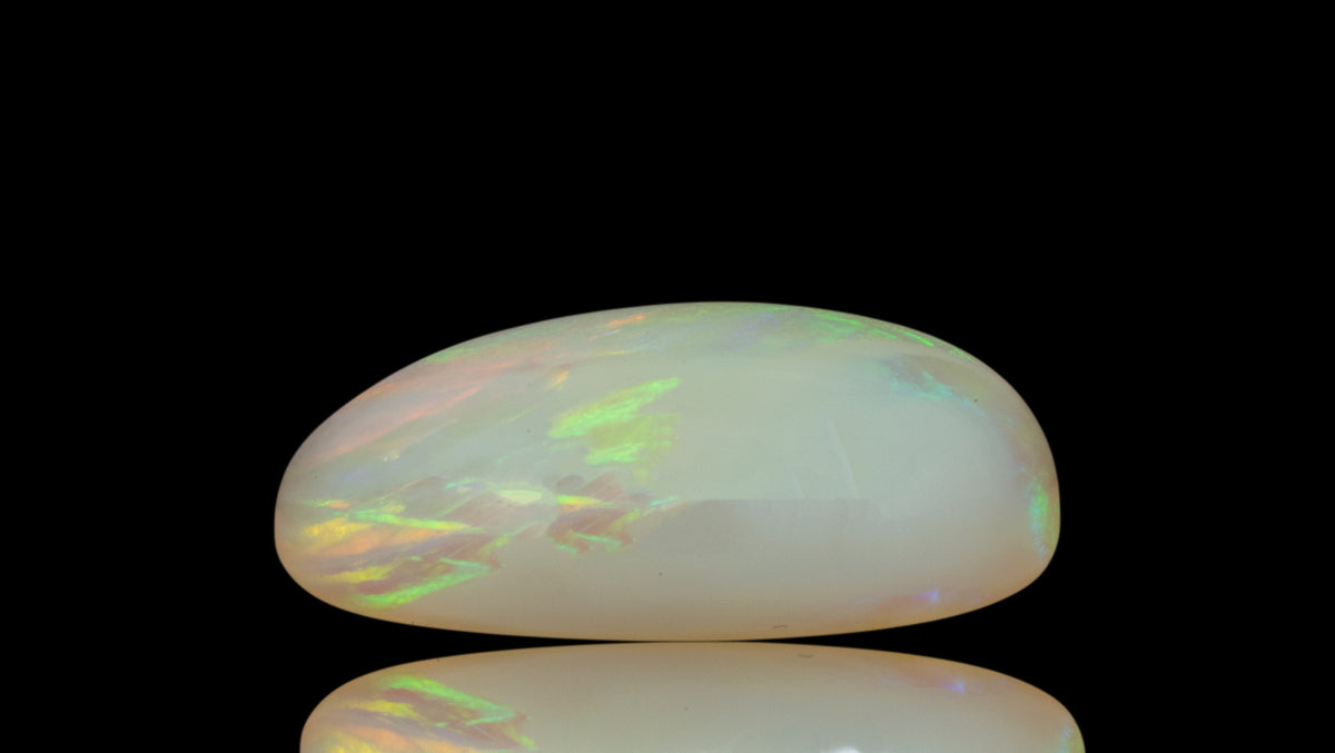 White Opal With Fire 15.69 Carats / 17.24 Ratti