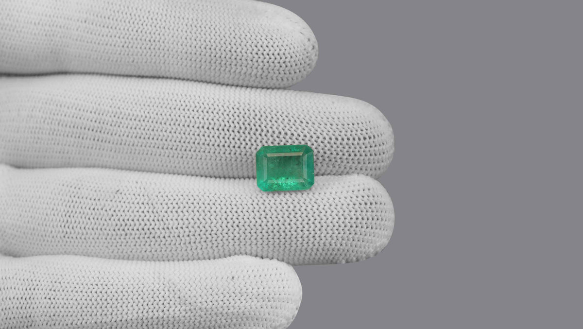 Zambian Emerald (Panna) 4.45 Carats / 4.89 Ratti