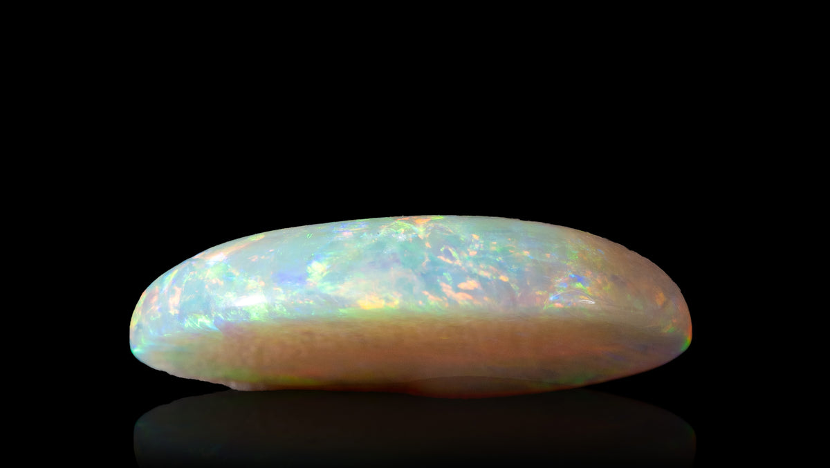 White Opal With Fire 3.92 Carats / 4.31 Ratti