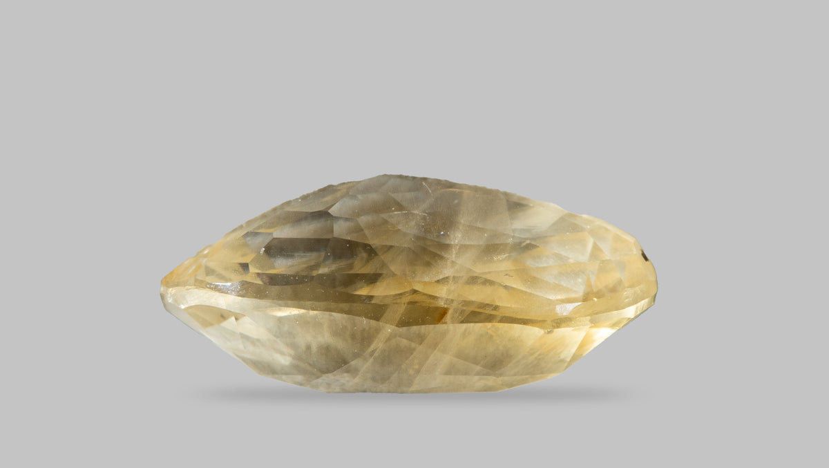 Natural Yellow Sapphire 4.82 Carats / 5.3 Ratti