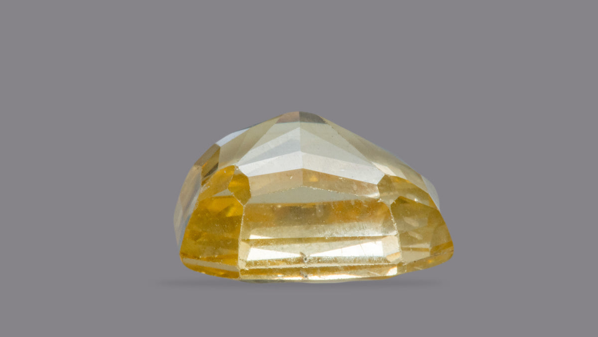 Natural Yellow Sapphire 7.19 Carats / 7.9 Ratti