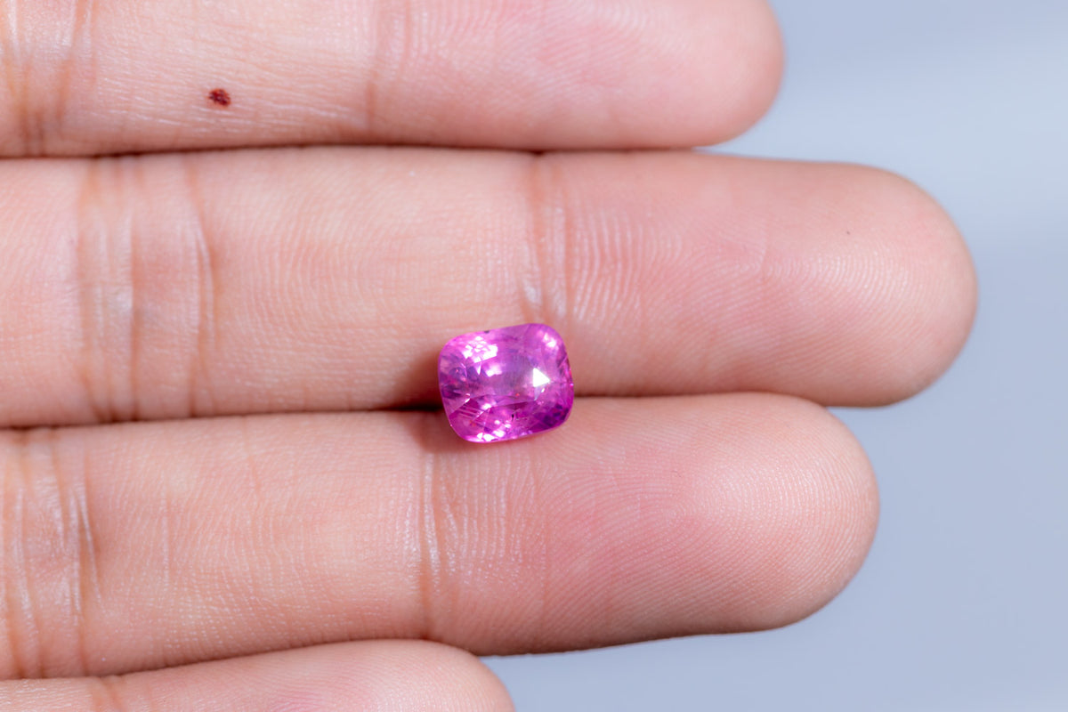 Natural Pink Sapphire 4.05 Carats / 4.45 Ratti