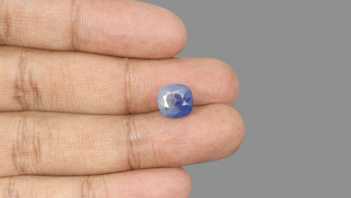 Natural Blue Sapphire 5.01 Carats / 5.51 Ratti