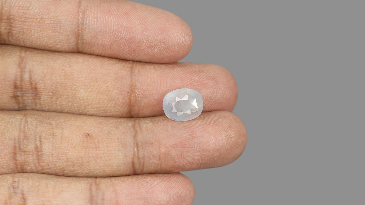 Natural Blue Sapphire 5.02 Carats / 5.52 Ratti