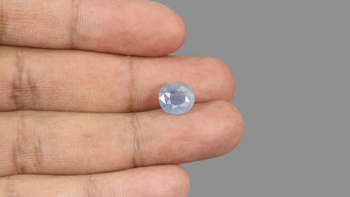 Natural Blue Sapphire 5.07 Carats / 5.57 Ratti