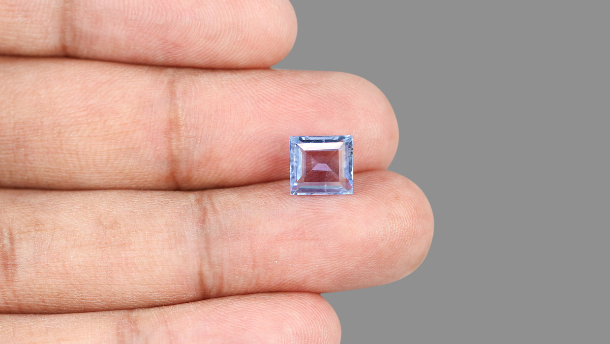 Natural Blue Sapphire 3.65 Carats / 4.01 Ratti