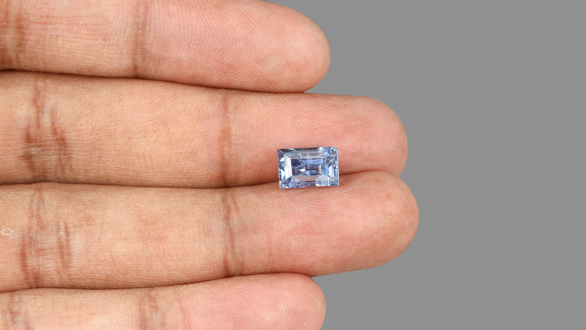 Natural Blue Sapphire 4.34 Carats / 4.77 Ratti