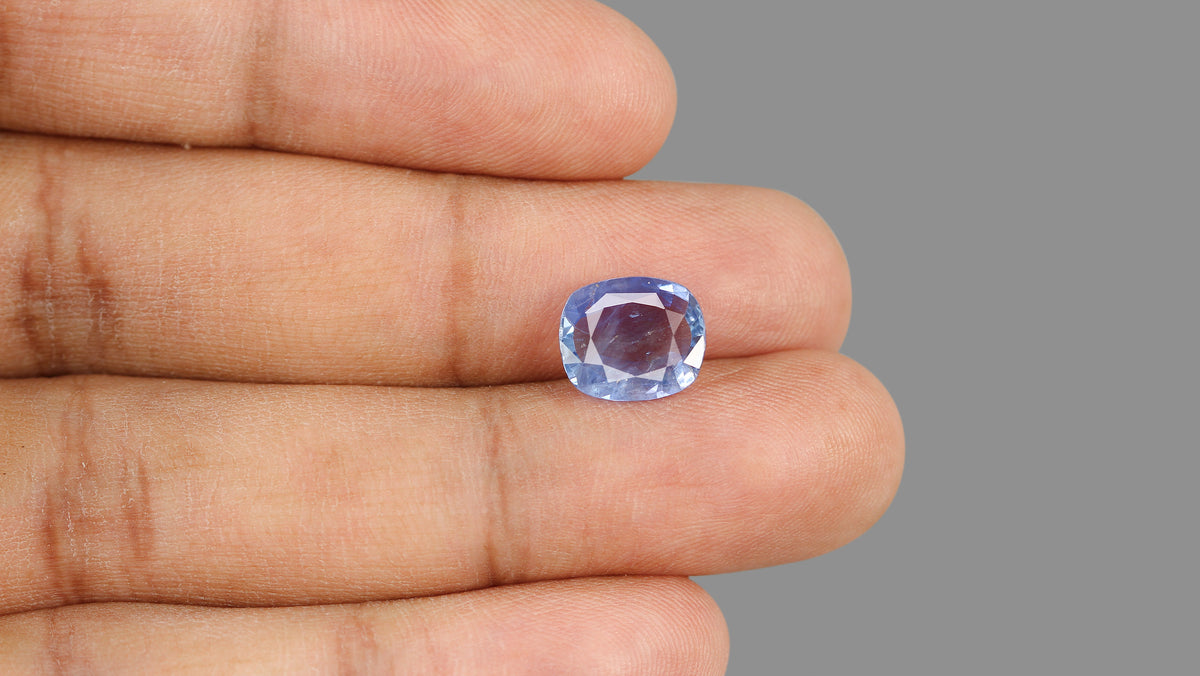 Natural Blue Sapphire 4.10 Carats / 4.51 Ratti