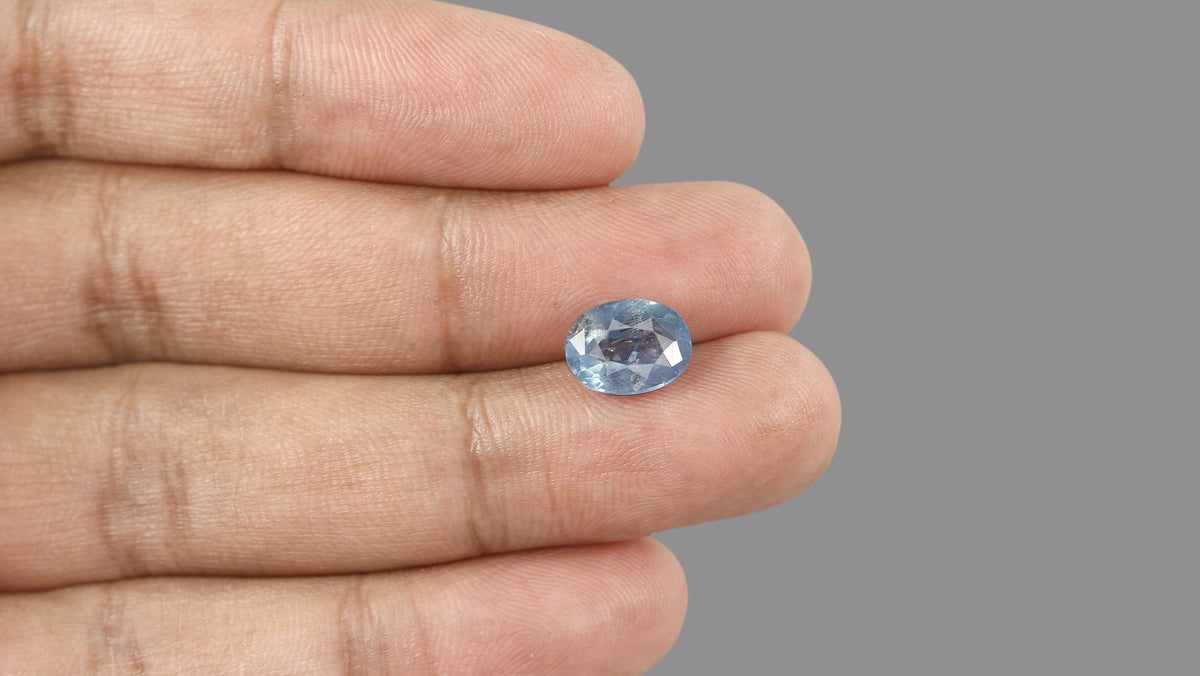 Natural Blue Sapphire 4.89 Carats / 5.37 Ratti