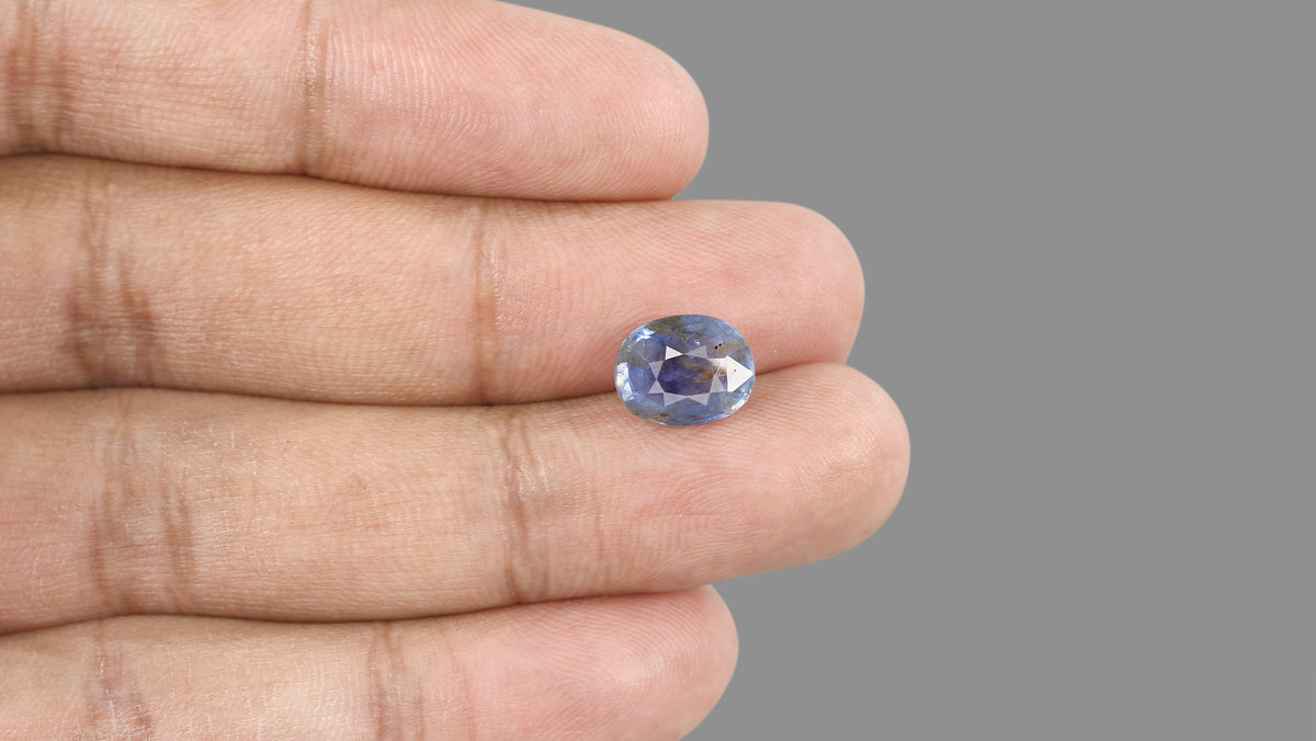 Natural Blue Sapphire 5.60 Carats / 6.15 Ratti
