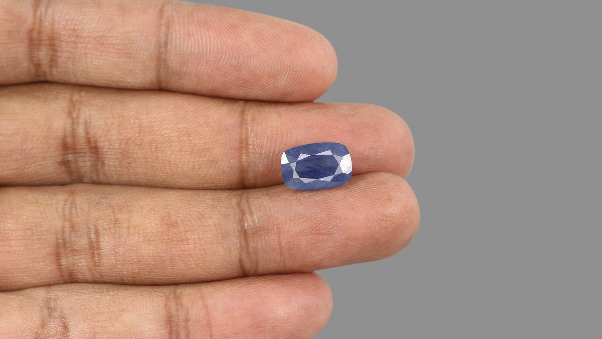 Natural Blue Sapphire 4.86 Carats / 5.34 Ratti