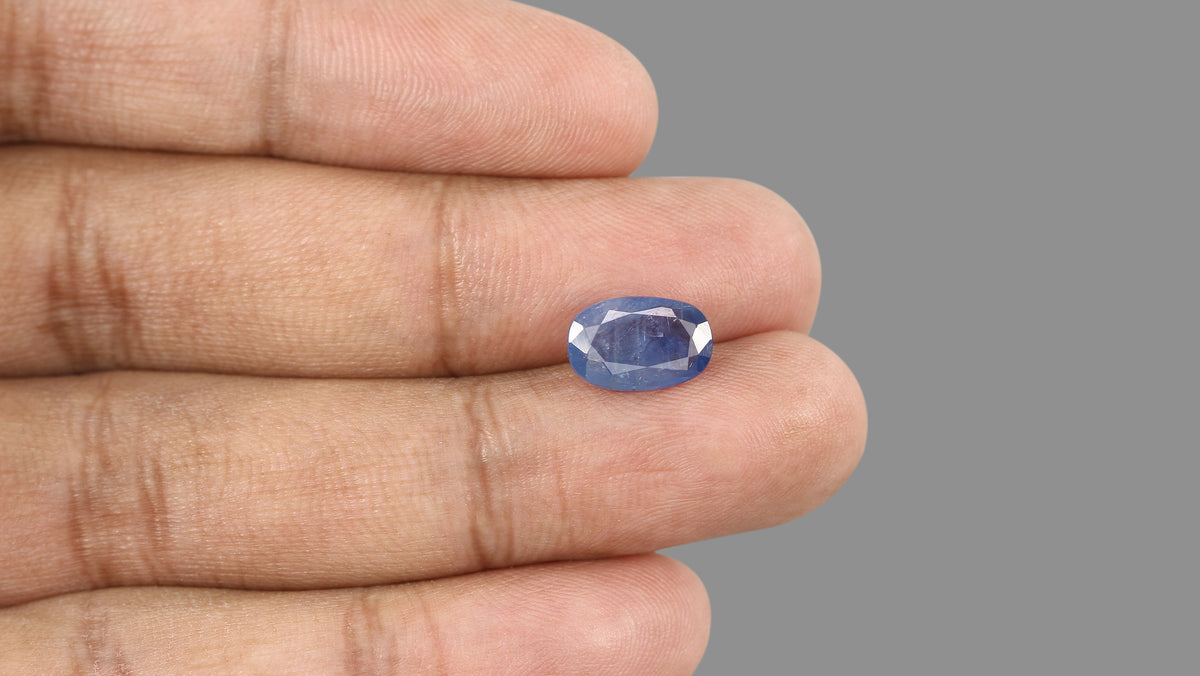 Natural Blue Sapphire 3.93 Carats / 4.32 Ratti