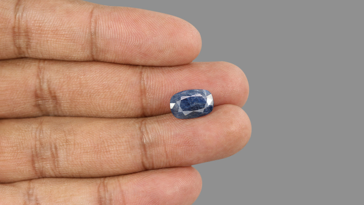 Natural Blue Sapphire 4.89 Carats / 5.37 Ratti