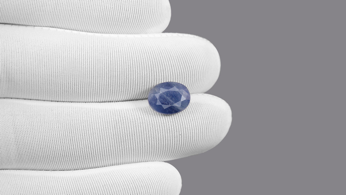 Natural Blue Sapphire 4.88 Carats / 5.36 Ratti