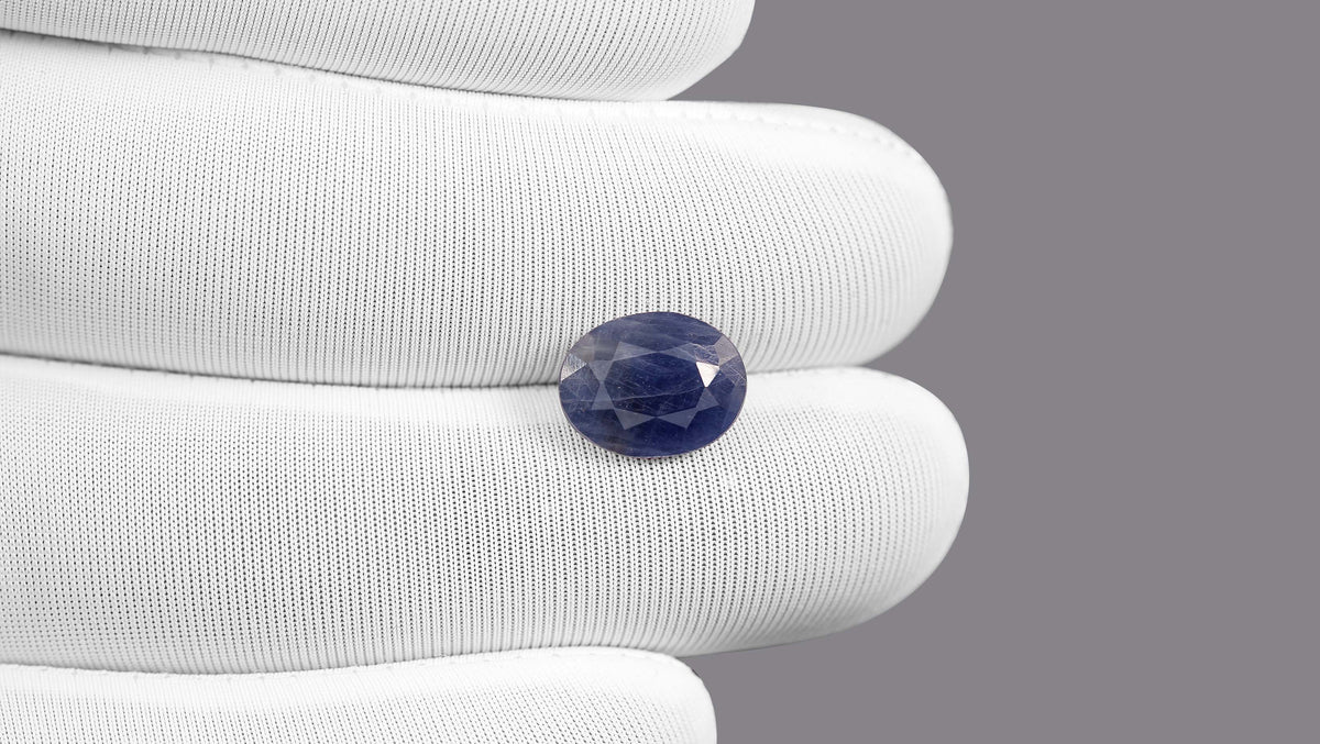 Natural Blue Sapphire 4.66 Carats / 5.12 Ratti