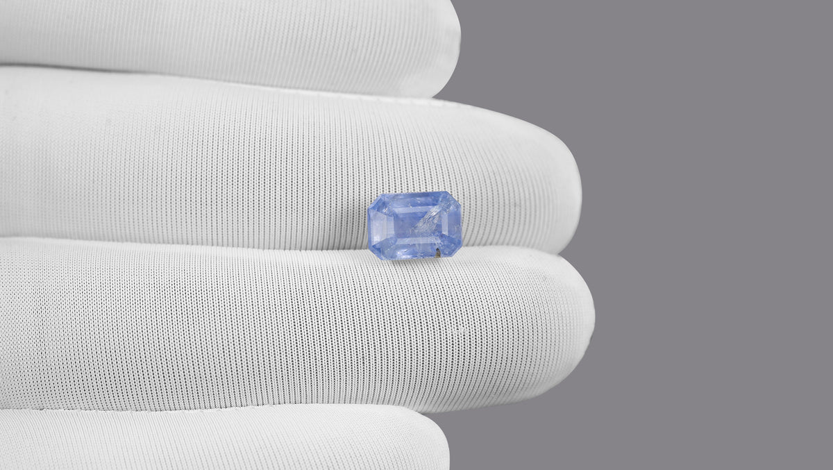 Natural Blue Sapphire 5.27 Carats / 5.79 Ratti