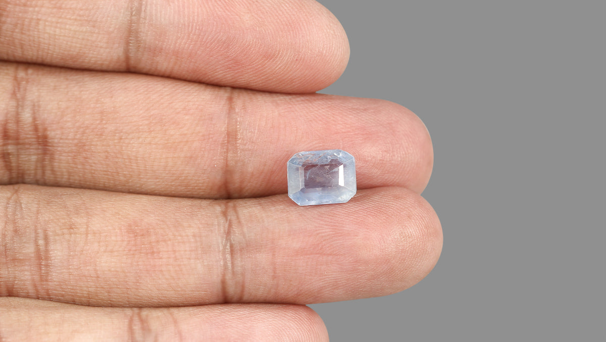 Natural Blue Sapphire 4.08 Carats / 4.48 Ratti