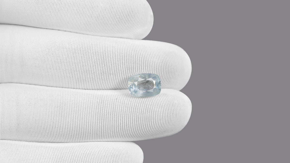 Natural Blue Sapphire 5.11 Carats / 5.62 Ratti