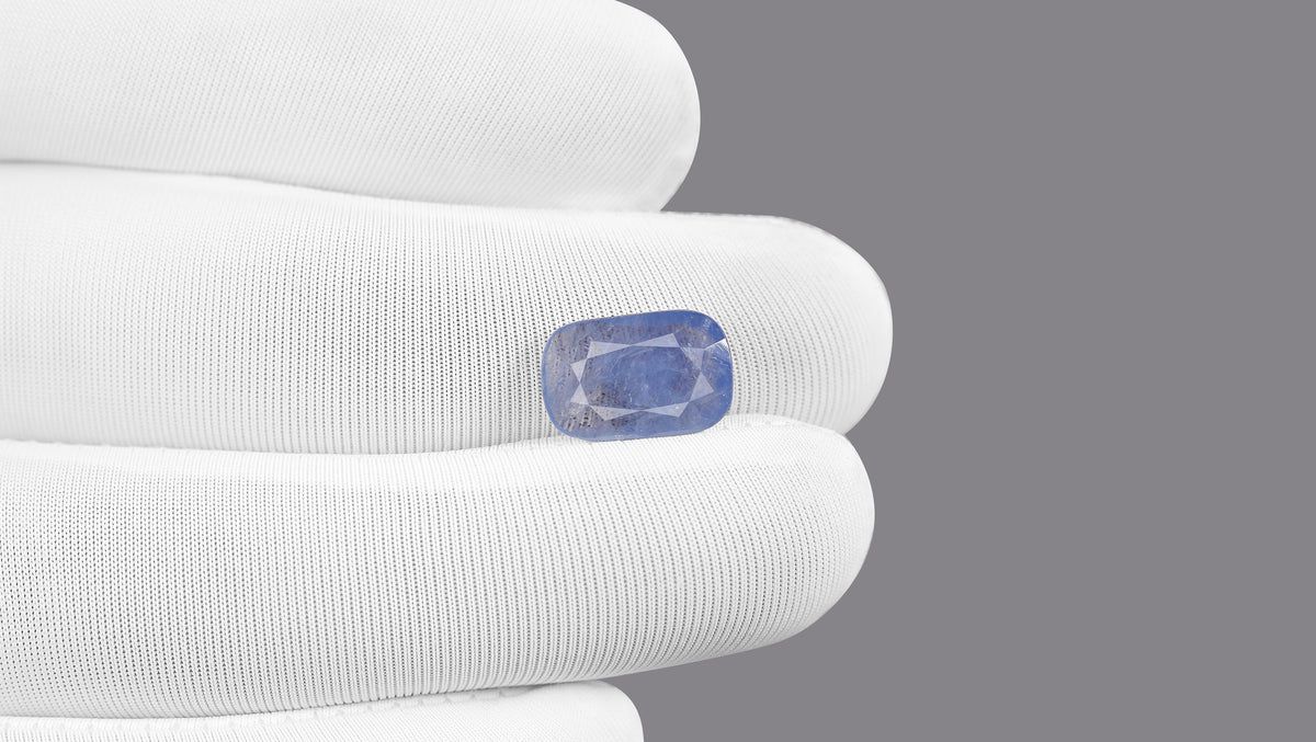 Natural Blue Sapphire 4.88 Carats / 5.36 Ratti