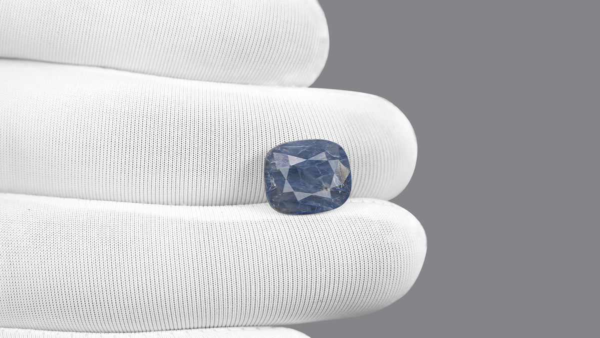 Natural Blue Sapphire 6.35 Carats / 6.98 Ratti