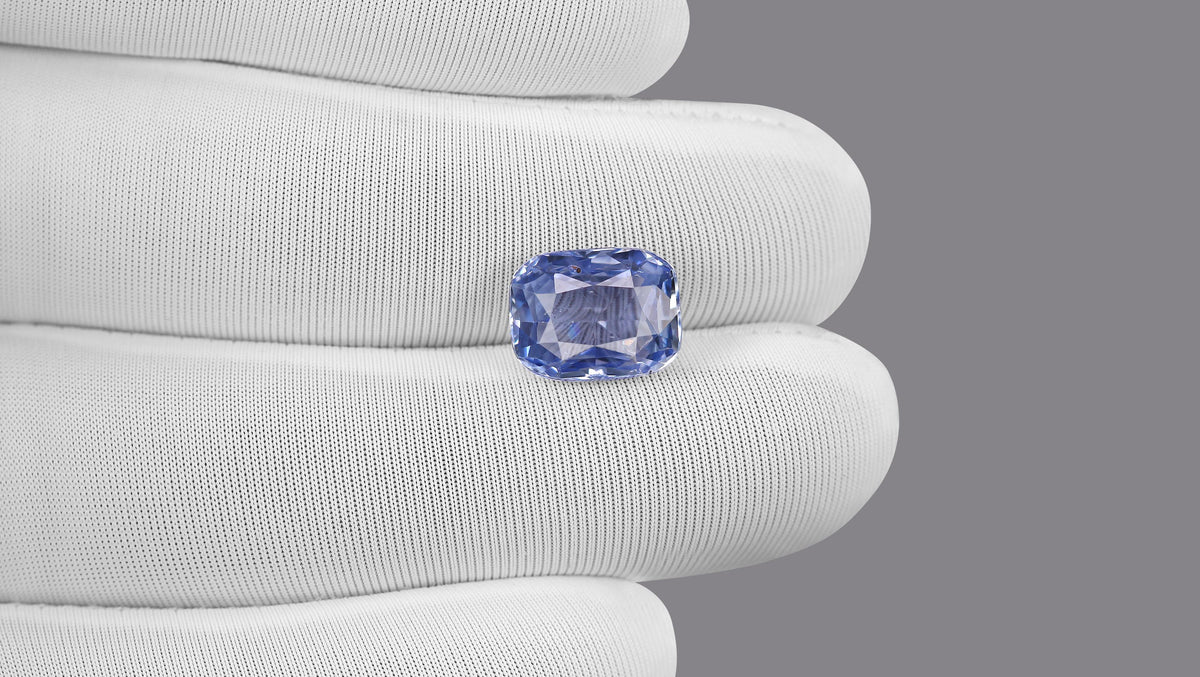 Natural Blue Sapphire 6.18 Carats / 6.79 Ratti