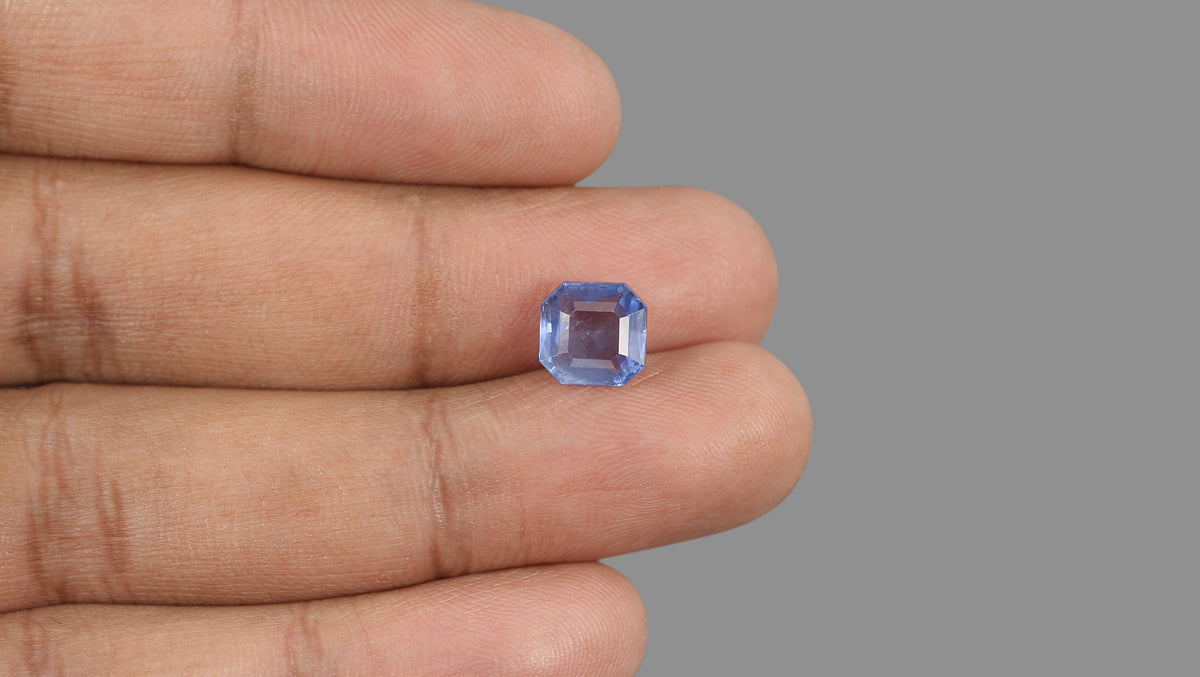 Natural Blue Sapphire 3.86 Carats / 4.24 Ratti