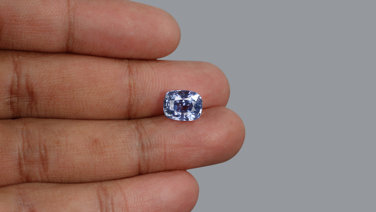 Natural Blue Sapphire 6.10 Carats / 6.7 Ratti
