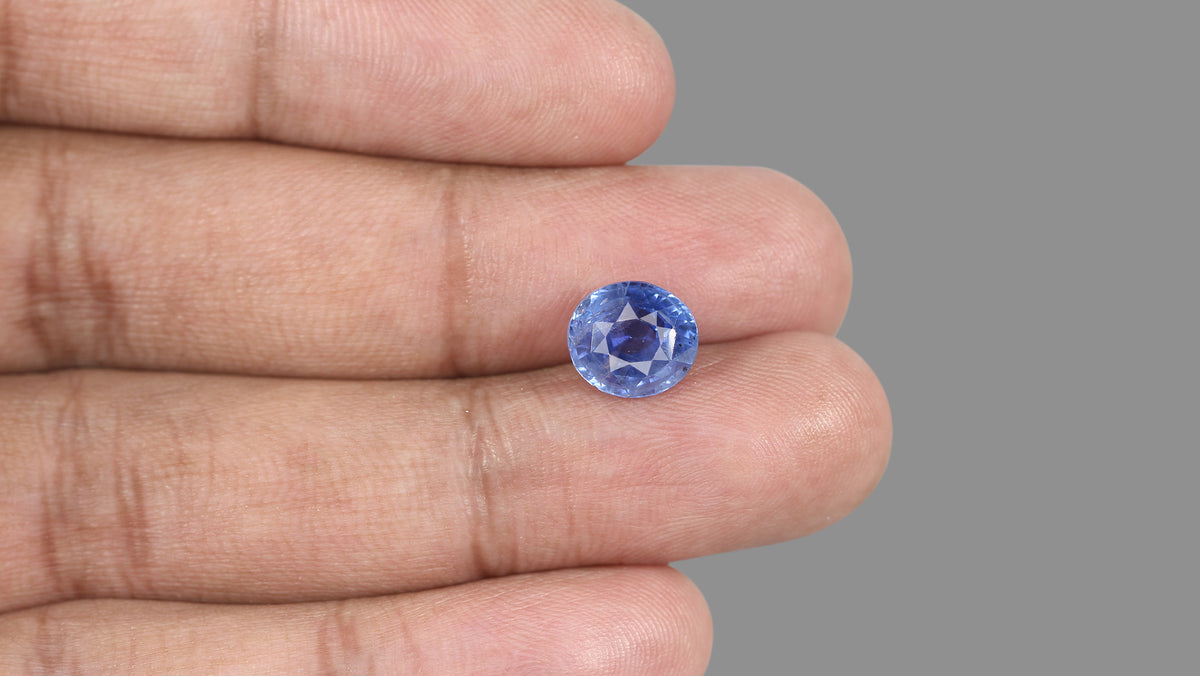 Natural Blue Sapphire 5.18 Carats / 5.69 Ratti