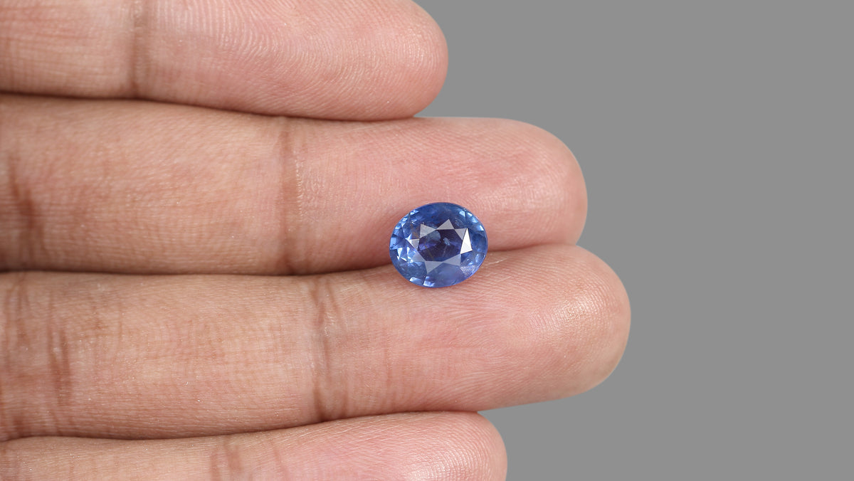 Natural Blue Sapphire 5.04 Carats / 5.54 Ratti