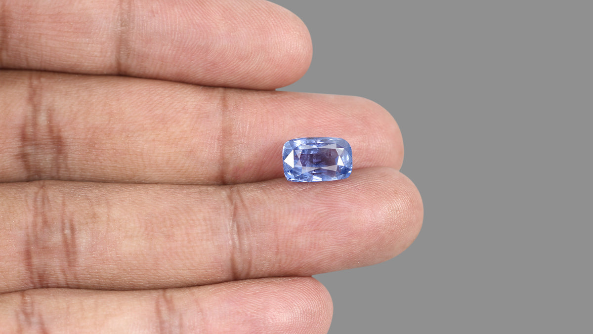 Natural Blue Sapphire 5.91 Carats / 6.49 Ratti