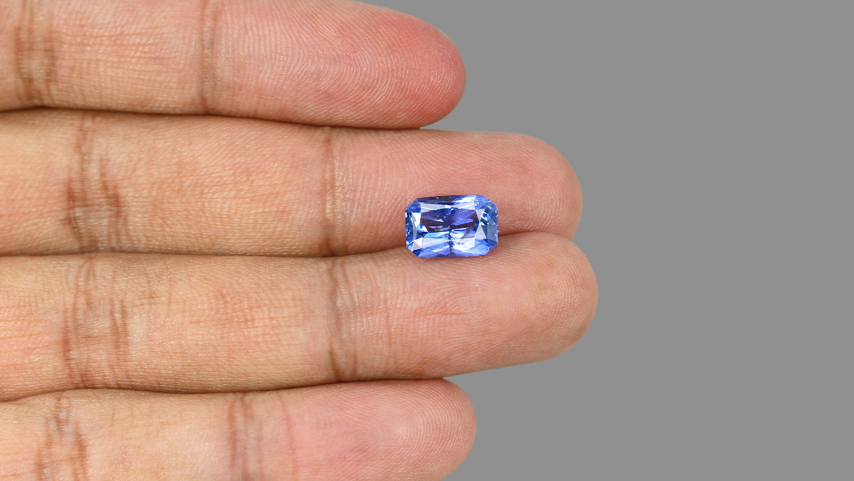 Natural Blue Sapphire 5.11 Carats / 5.62 Ratti