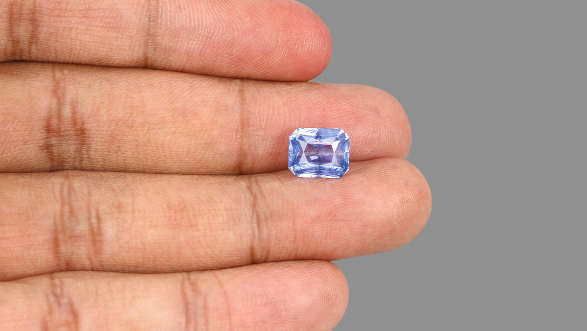 Natural Blue Sapphire 5.09 Carats / 5.59 Ratti