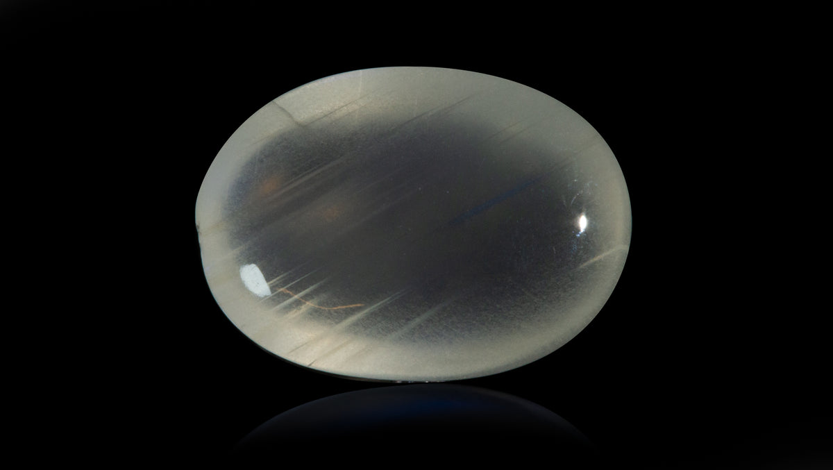 Natural Moon Stone 8.19 Carats / 9 Ratti