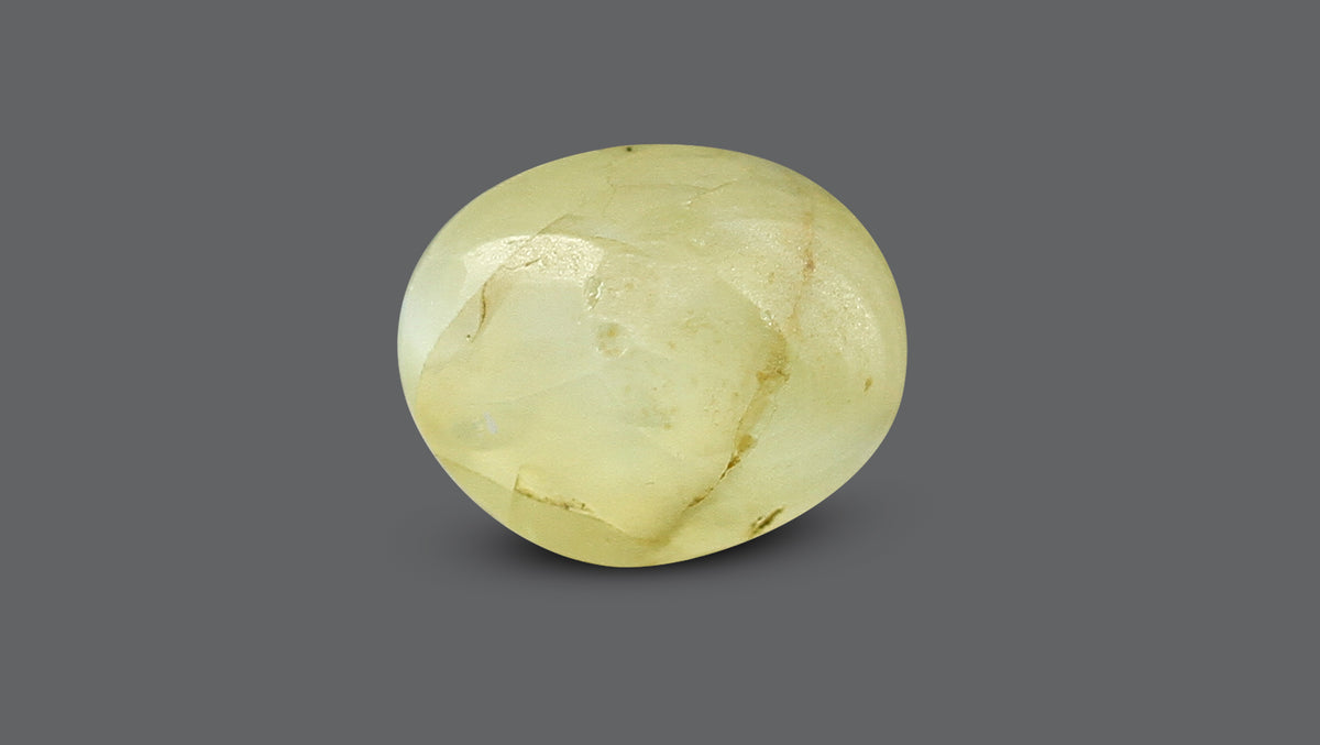 Cat's Eye (Lehsuniya) 2.94 Carats / 3.23 Ratti