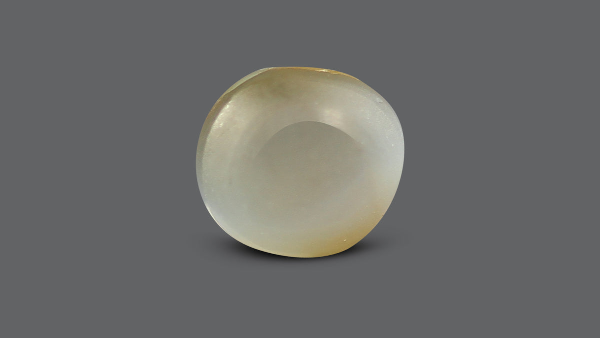 Cat's Eye (Lehsuniya) 1.68 Carats / 1.85 Ratti