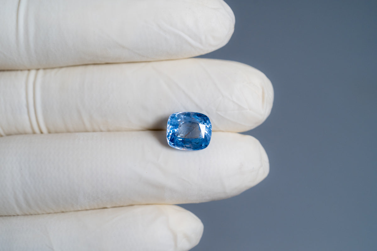Natural Blue Sapphire 6.42 Carats / 7.05 Ratti