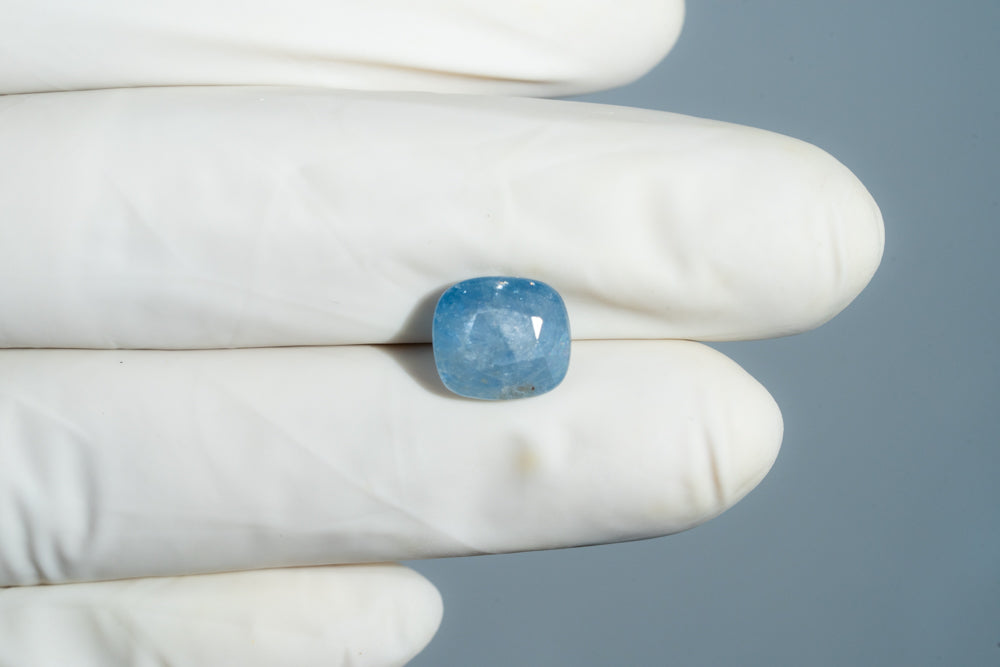 Natural Blue Sapphire 5.64 Carats / 6.2 Ratti