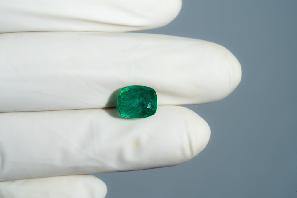 Zambian Emerald (Panna) 3.92 Carats / 4.31 Ratti