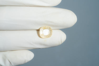 Natural Yellow Sapphire 5.11 Carats / 5.62 Ratti