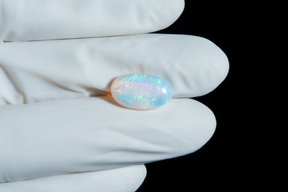 White Opal With Fire 4.03 Carats / 4.43 Ratti