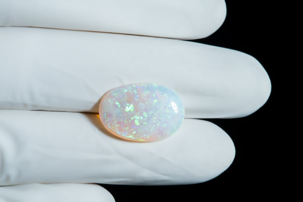 White Opal With Fire 9.25 Carats / 10.16 Ratti