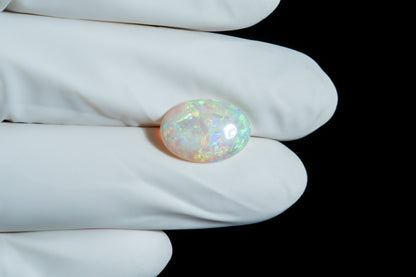 White Opal With Fire 3.92 Carats / 4.31 Ratti