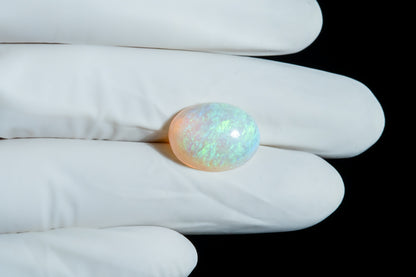 White Opal With Fire 10.84 Carats / 11.91 Ratti