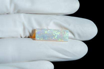 White Opal With Fire 6.75 Carats / 7.42 Ratti