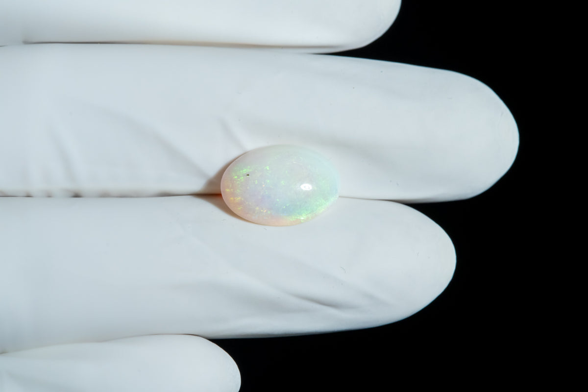 White Opal With Fire 4.33 Carats / 4.76 Ratti