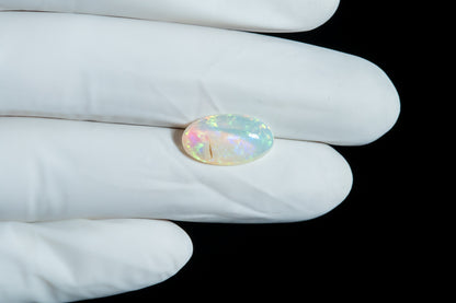 White Opal With Fire 3.62 Carats / 3.98 Ratti