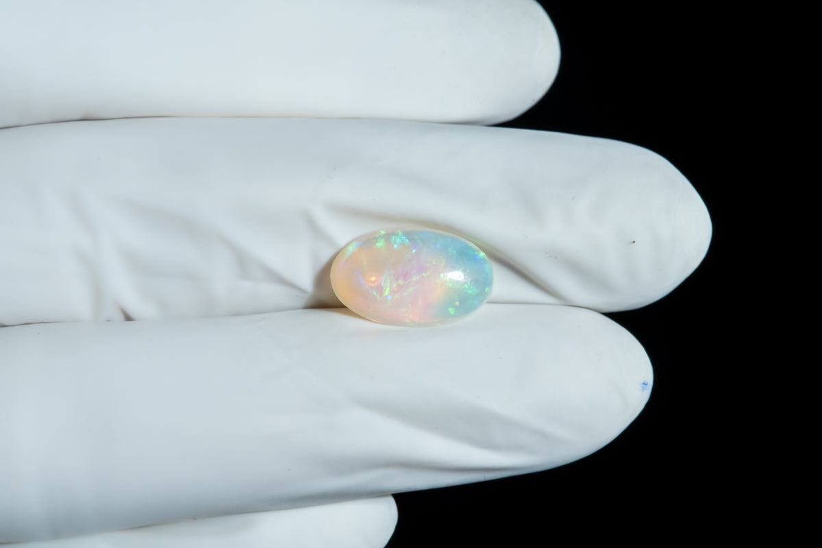 White Opal With Fire 3.04 Carats / 3.34 Ratti