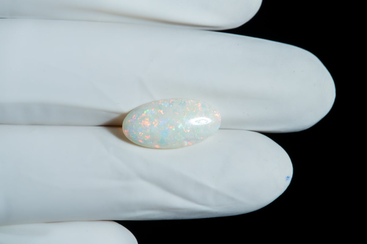 White Opal With Fire 3.50 Carats / 3.85 Ratti